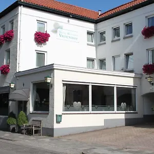 https://hotel-vroenhof.valkenburgaandegeul-hotels.com